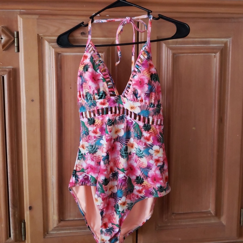 One piece swimming suit